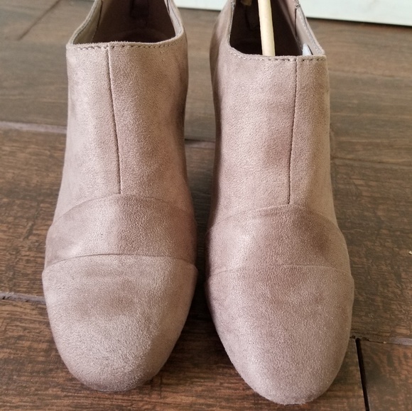 NEW A2 by Aerosoles 6th Avenue bootie taupe 6W - Picture 3 of 6